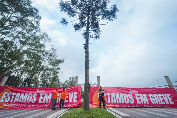 MAG03870(1) MAG03870(1)