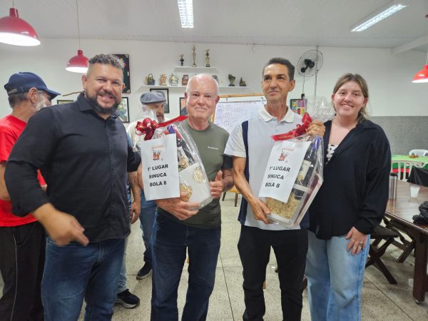 Duplas campeãs no Truco e na Sinuca