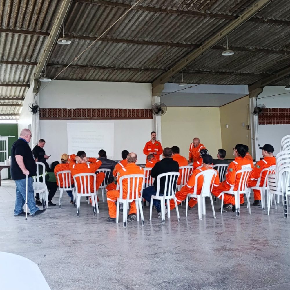 Assembleia com os trabalhadores da Tecline que aprovou o ACT conquistado pelo Sindipetro PR e SC